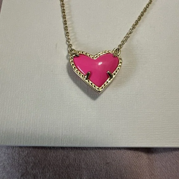 Kendra Scott Ari Heart Gold Tone Pendant Necklace Neon Pink Magnesite 15-17 Inch - Picture 6 of 8